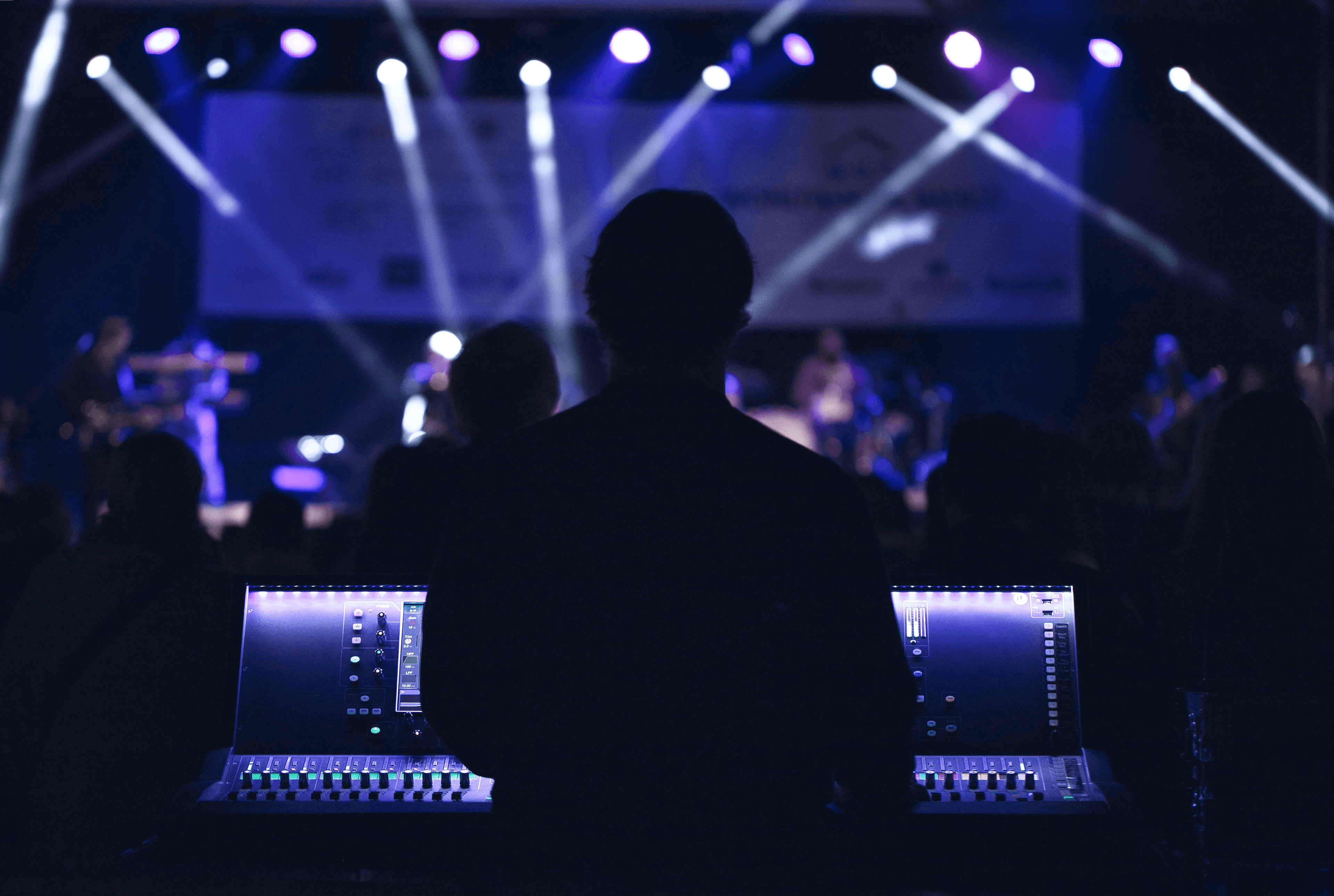 LIVE DJ
